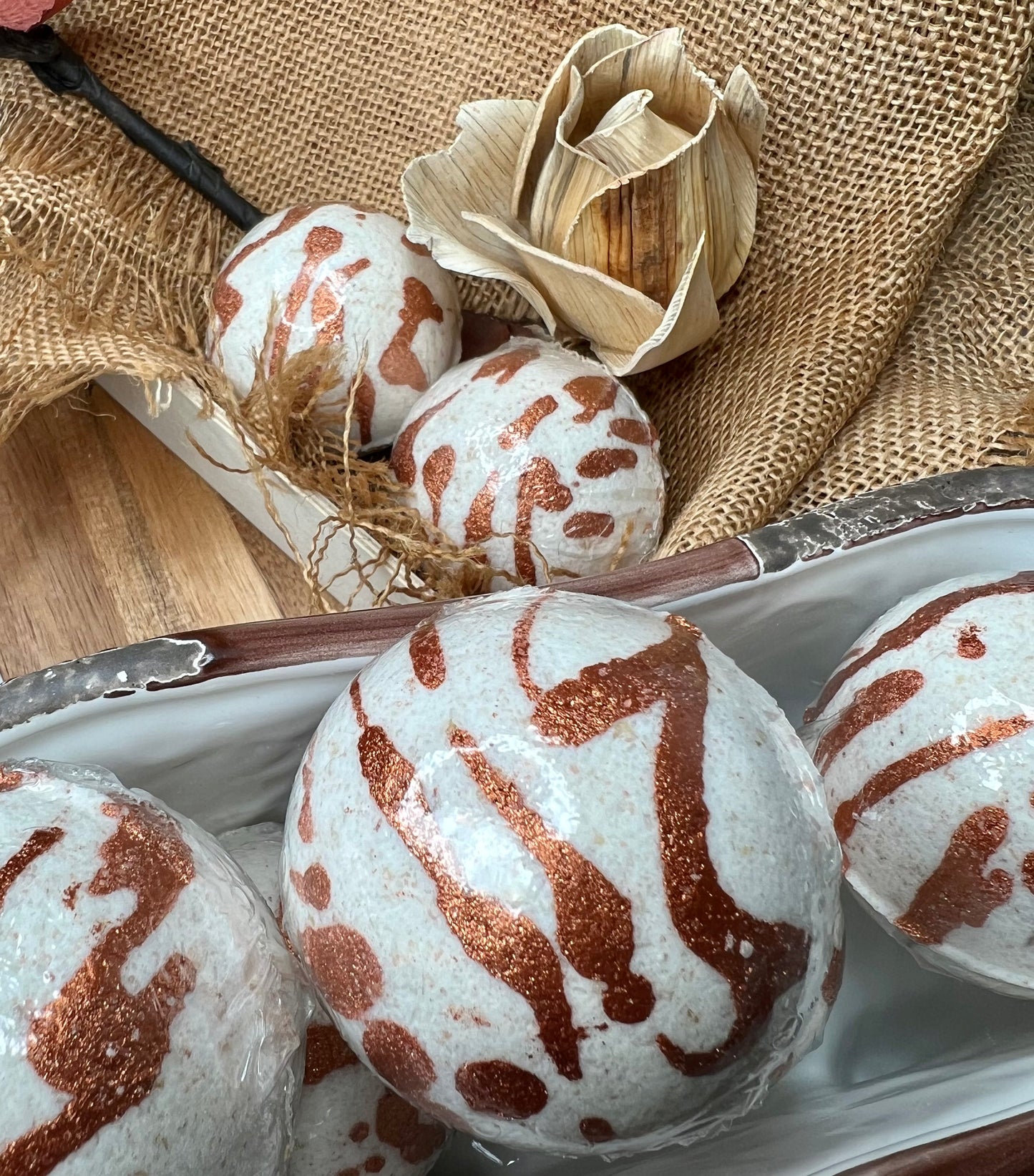 Cedarwood Oatmeal Bathbomb